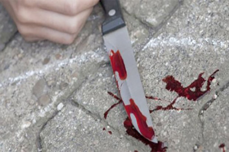 A cuchilladas matan a un joven en El Llanito
