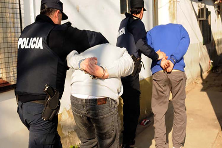 En investigación: Detienen a dos hombres por venta de drogas en Trujillo