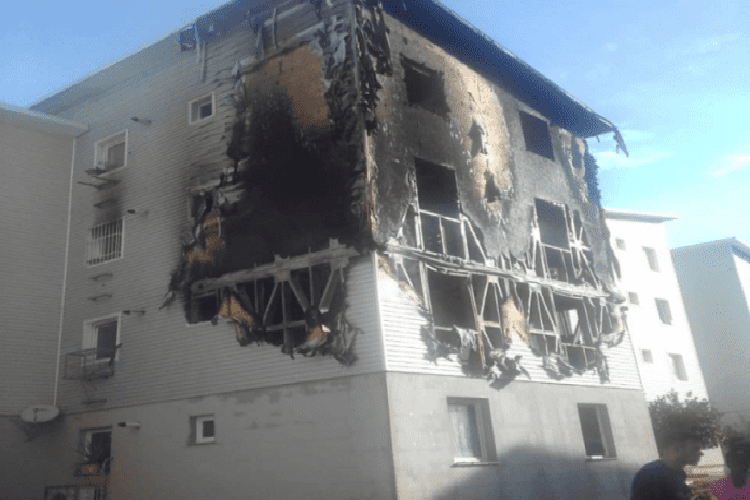 Un niño muerto y tres quemados dejó incendio en Urbanismo de Playa Grande