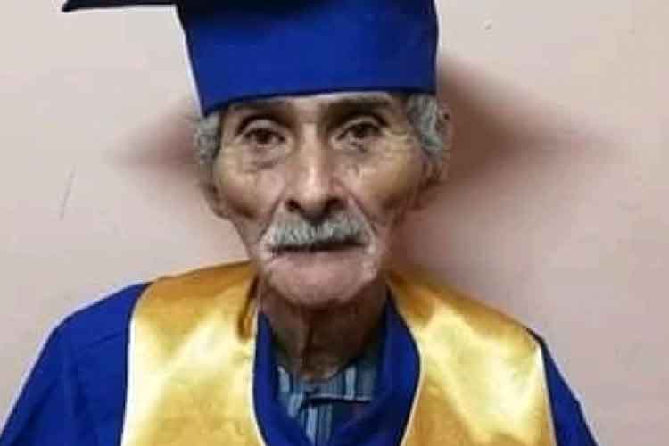 A los 90 años cumplió el sueño de graduarse