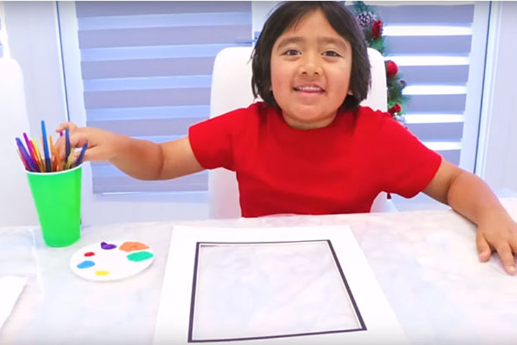 Niño de 8 años lidera lista de los mejores pagados en YouTube en 2019