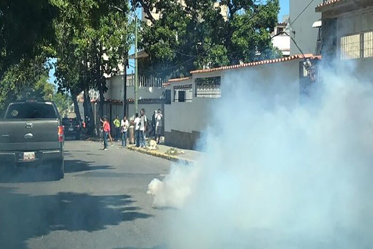 Policía de Vargas disparó lacrimógenas para dispersar acto de la AN