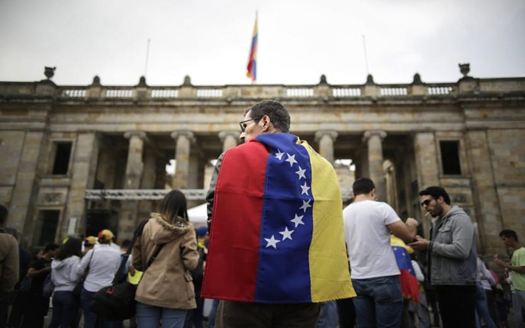 Alcalde de Bogotá propone visar y cedular a migrantes venezolanos que residan en capital colombiana