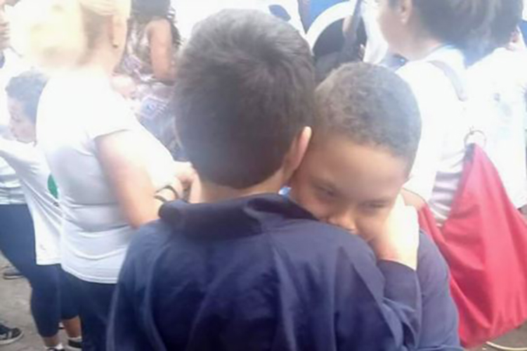 Niño con autismo pidió a San Nicolás que su amigo, con la  misma condición pueda hablar