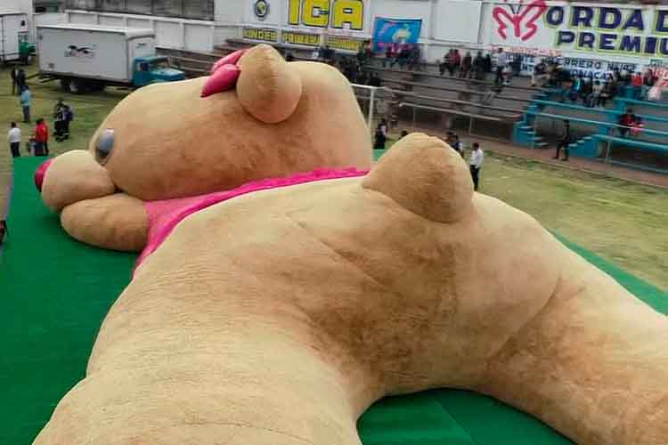 México rompe el récord del oso de peluche gigante jamás creado