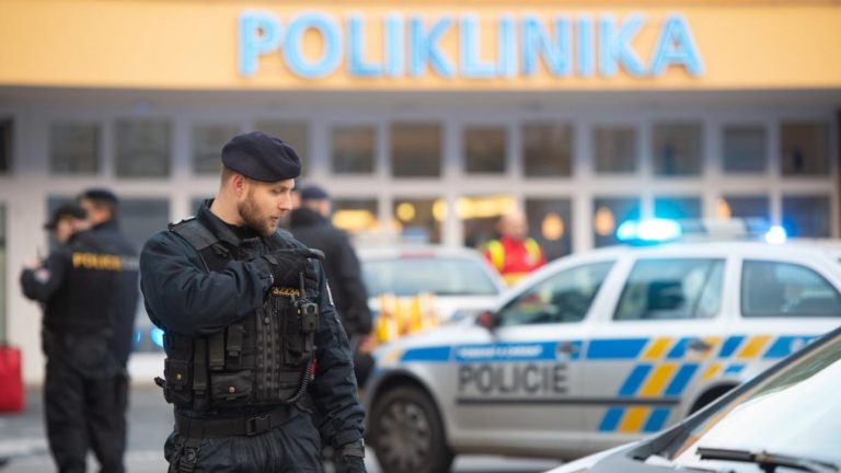 Seis muertos y dos heridos deja tiroteo en un hospital checo