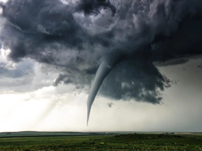 El sureste de EEUU en alerta por tornados tras la muerte de tres personas