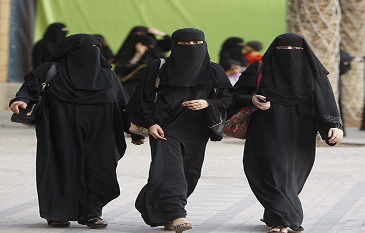 Arabia Saudita levanta restricciones: Mujeres  y hombres podrán entrar por la misma puerta en restaurantes