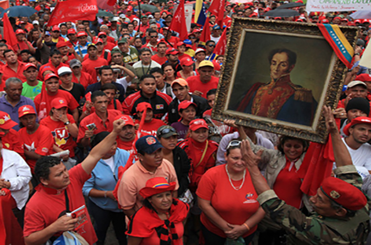 Maduro llama a fortalecer el poder popular para consolidar el socialismo