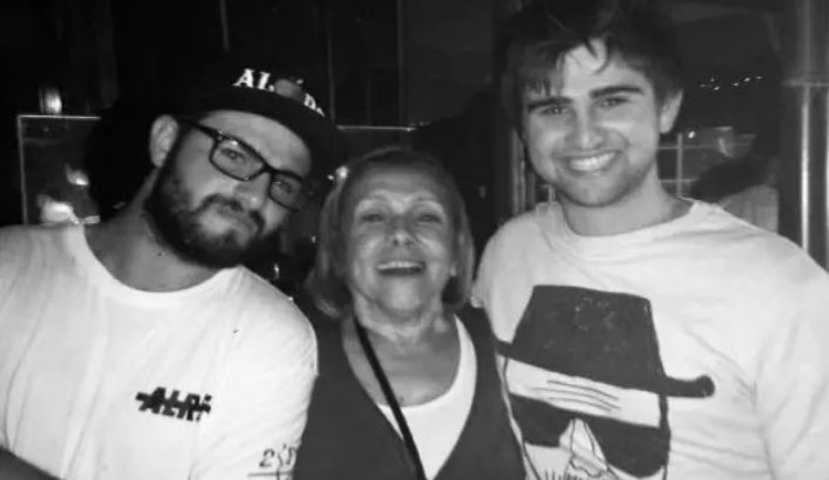 Abuela de 75 años celebró su cumpleaños en una discoteca 