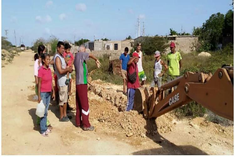 Alcaldía de Los Taques inicia excavación para colocación de tubería en la Comunidad Zamora