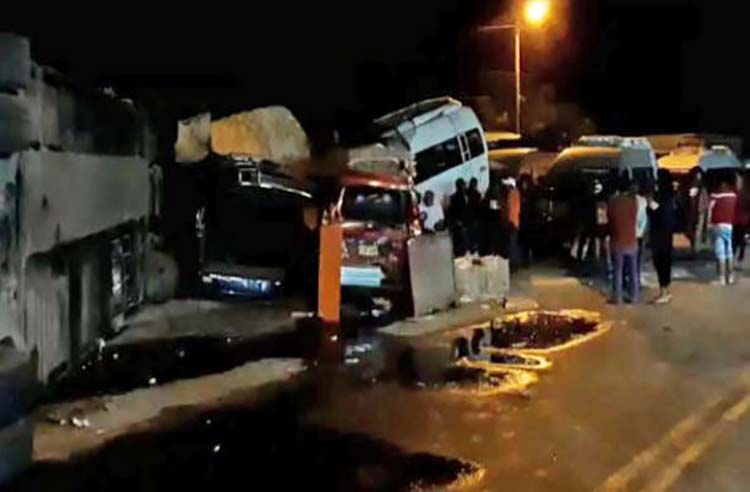 Perú: 14 muertos y más de 40 heridos en accidente de bus 