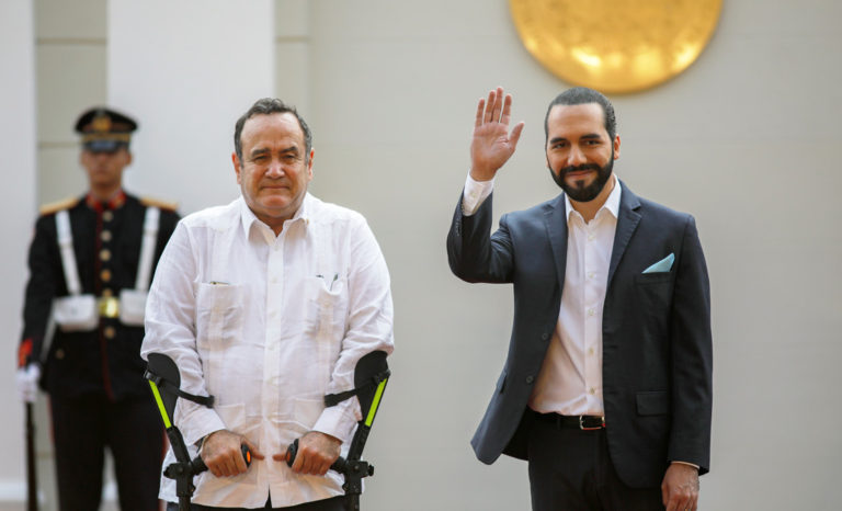 Guatemala y El Salvador firman acuerdo de Cielos Abiertos