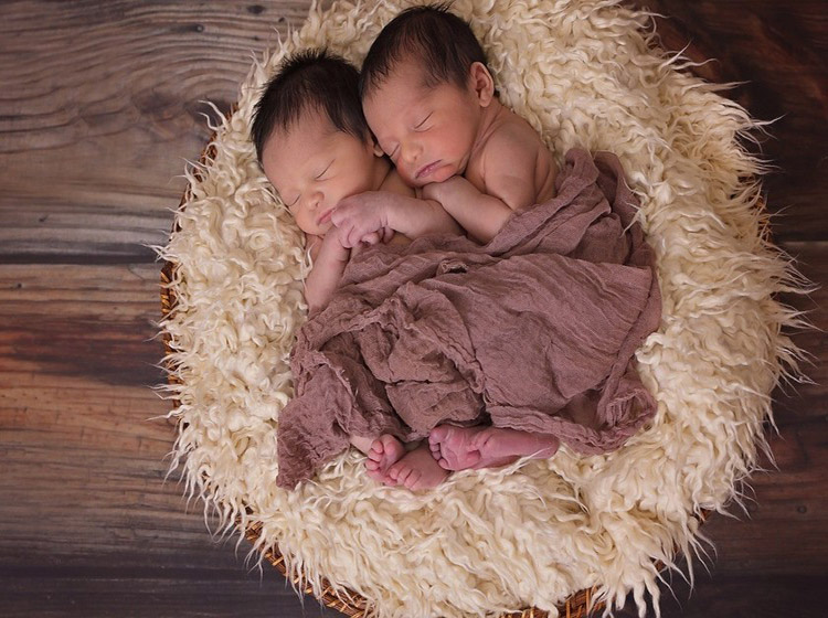 Son gemelos pero no nacieron el mismo día, mes ni año (+Detalles)