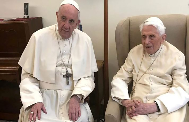 Papa Benedicto XVI se pronuncia a favor del celibato sacerdotal