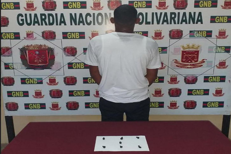 Con siete envoltorios de cocaína detienen a hombre en Mérida