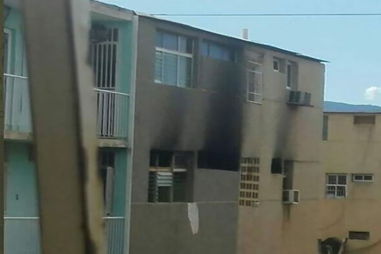 Se incendió apartamento de los bloques de Las Velitas en Coro (+Fotos)