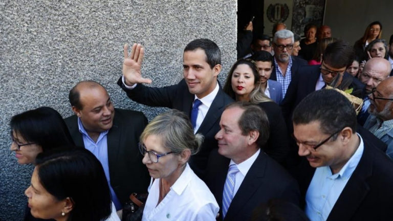 Oposición vuelve a investir a Guaidó como presidente interino de Venezuela