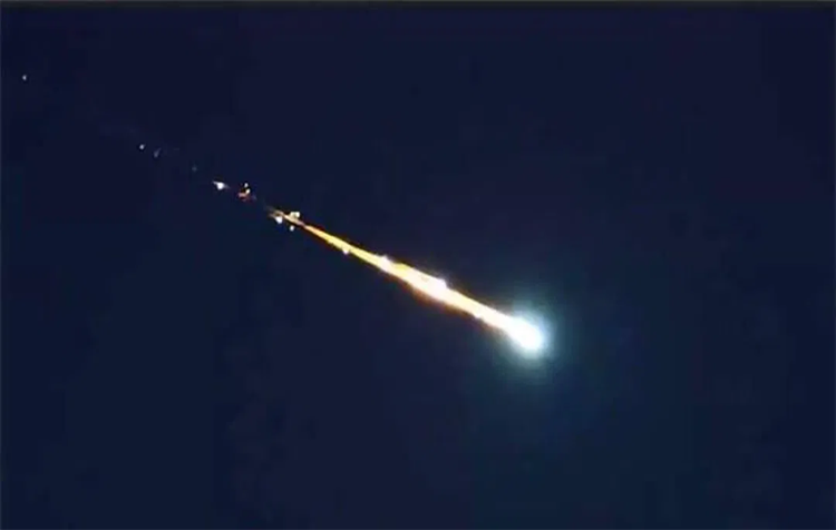 En el Líbano: Meteorito alumbró todo el cielo dejando una explosión de colores