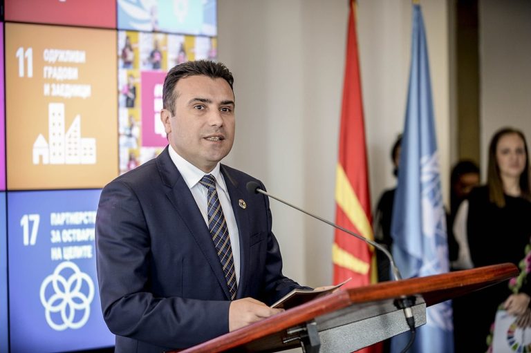 Primer ministro macedonio dimite para abrir camino a elecciones anticipadas