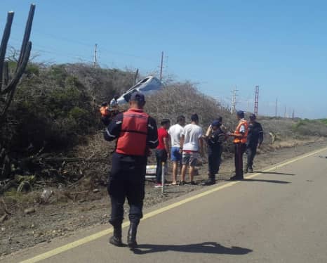 Carro «voló» de la carretera y cayó en matorral en la Coro-Punto Fijo