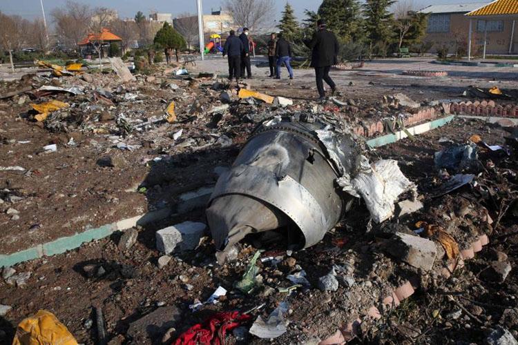 El momento exacto de la caída del Boeing 737 en Irán con 176 personas (+Video)