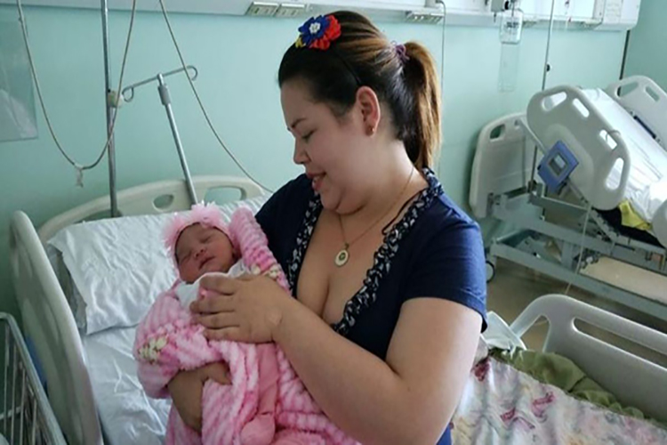 Isabell Antonella, primera bebé de venezolanos nacida en Chile en Año Nuevo