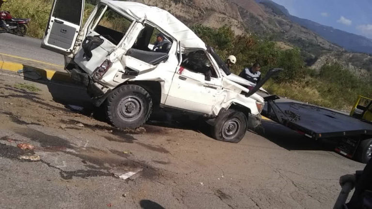 Tres muertos en Mérida deja volcamiento de camioneta de Corpoelec