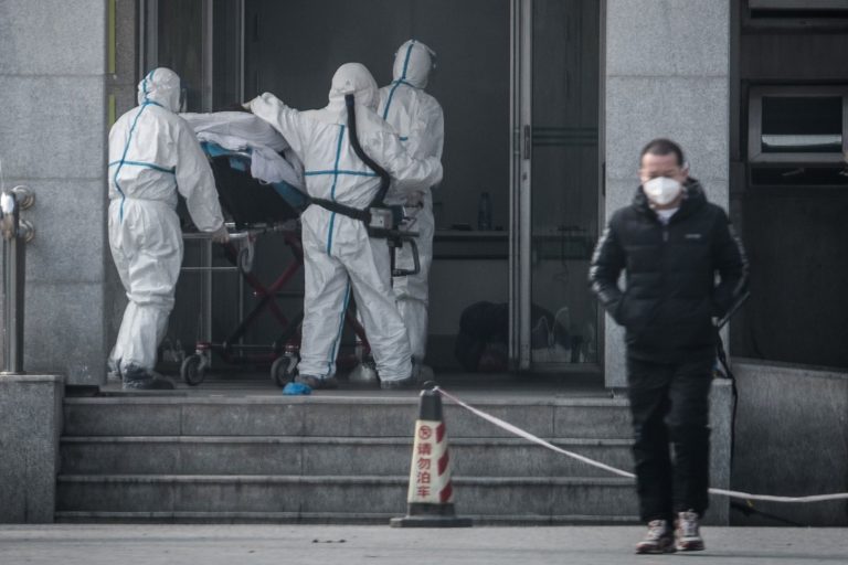 China trabaja contra reloj para contener virus, que deja al menos 26 muertos