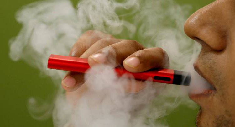 Prohibición de muchos cigarrillos electrónicos con sabor podría llegar el viernes