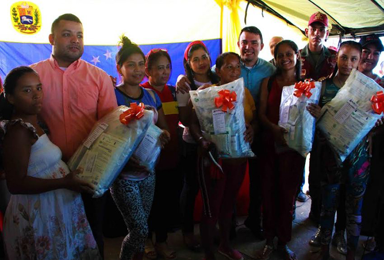 Jornada social “Juntos lo Hacemos” atendió familias de barrio Cruz Verde de Coro