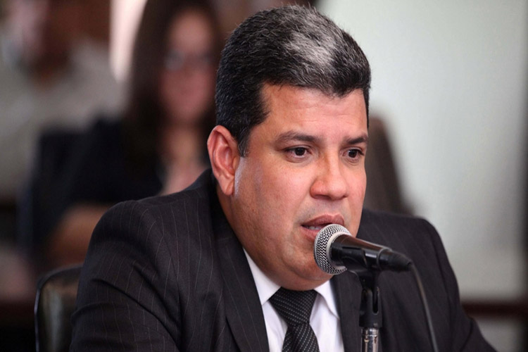 Video| Así salió Luis Parra del Palacio Federal Legislativo tras ingreso de Guaidó y diputados