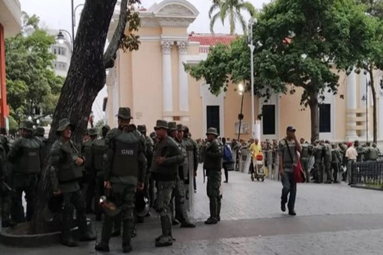 Denuncian militarización del Palacio Federal Legislativo