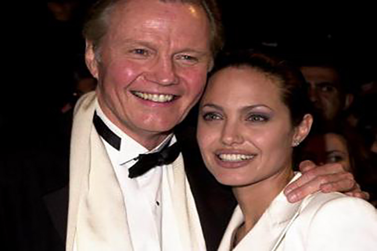 Jon Voight asegura que su hija Angelina Jolie es una “gran madre”