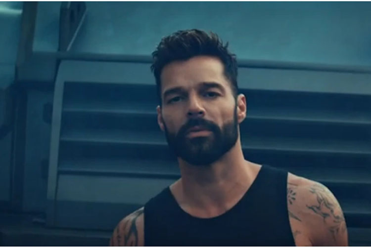 Ricky Martin estrena mundialmente su nuevo sencillo «Tiburones»