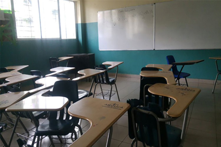 FVM: 100 mil docentes han abandonado las aulas