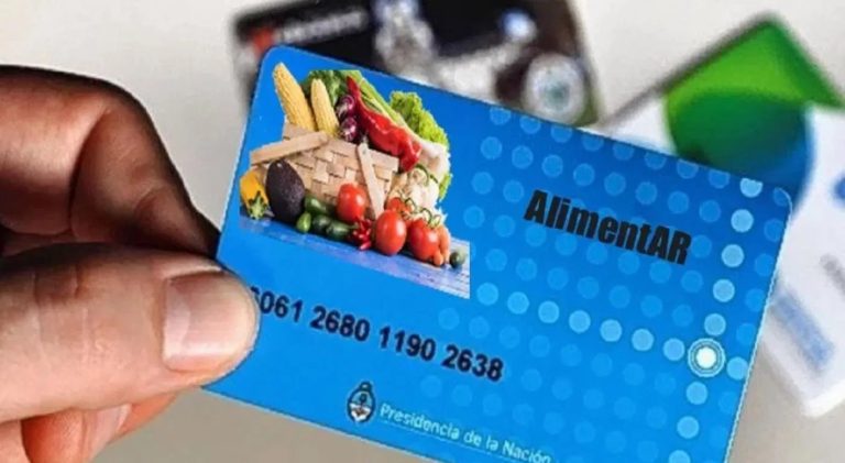 Entregan tarjetas alimentarias en Buenos Aires para combatir el hambre