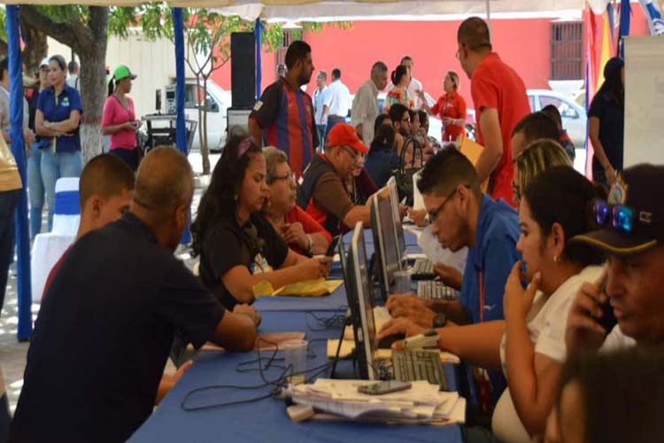 Pequeños y medianos productores de Falcón atendidos en jornada de Gobierno de Calle