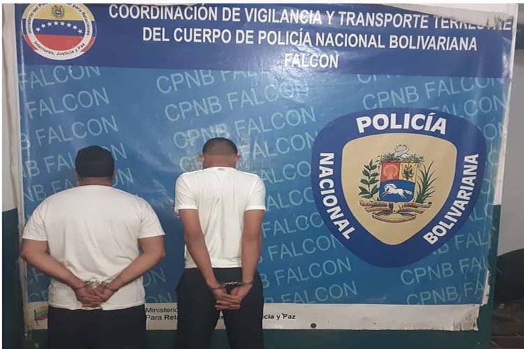 Arrestan a dos transportistas por perturbar la paz en terminal de Punto Fijo