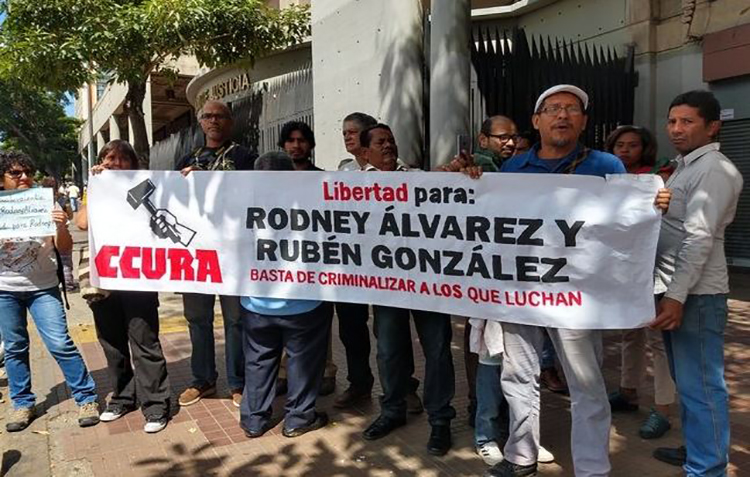 Exigen liberación de sindicalistas Rubén González y Rodney Álvarez en el Palacio de Justicia