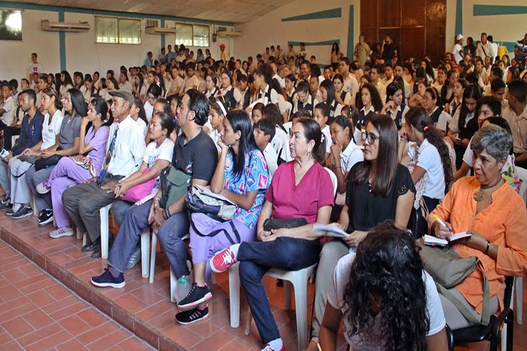 ¡Sin tabúes! jóvenes de Zamora participaron en foro educativo sobre sexo, amor y drogas