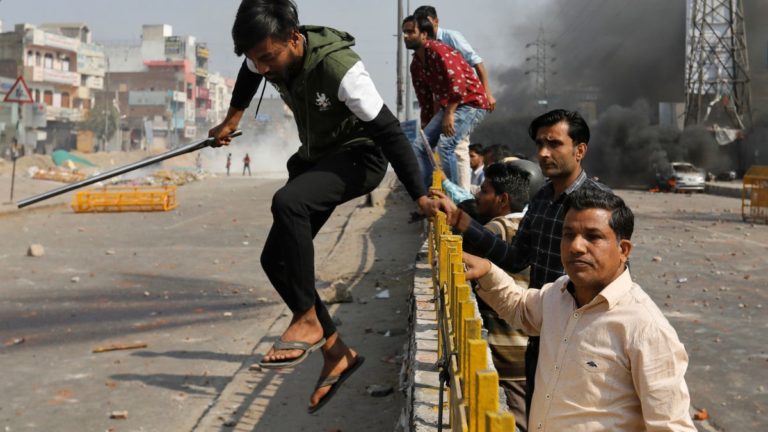 Disturbios dejan 7 muertos en Nueva Delhi