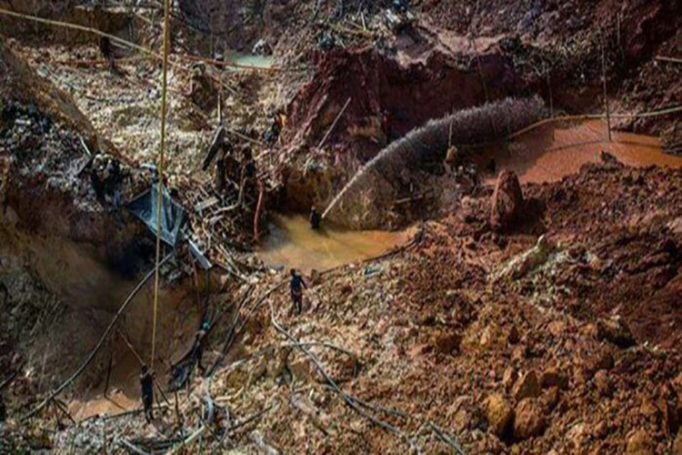 20 mineros quedan tapiados en derrumbe de mina en El Callao