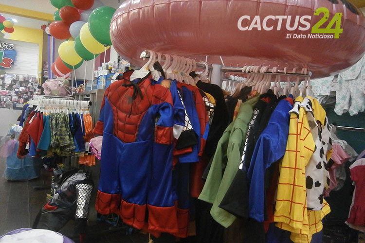 Falta de variedad y tallas bajan las ventas de disfraces en este carnaval 2020 en Punto Fijo