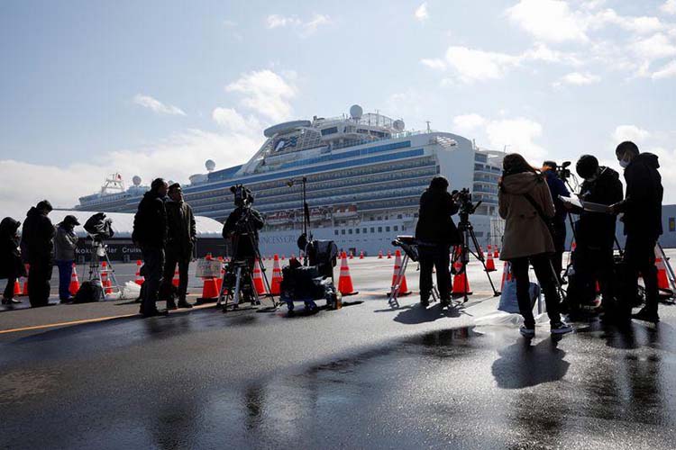 Detectaron 70 casos más de coronavirus en el crucero en cuarentena en Japón