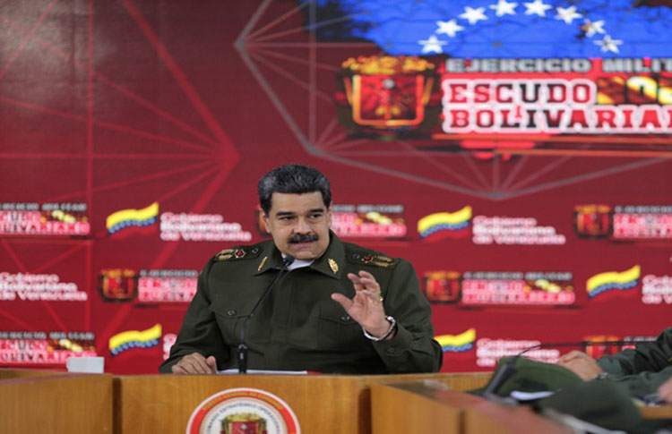 Maduro asegura que ejercicios militares se mantienen