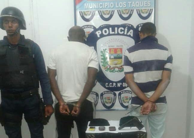 Detenidos par de maracuchos robacelulares