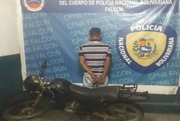 Arrestan a paraguanero por andar en moto irregular