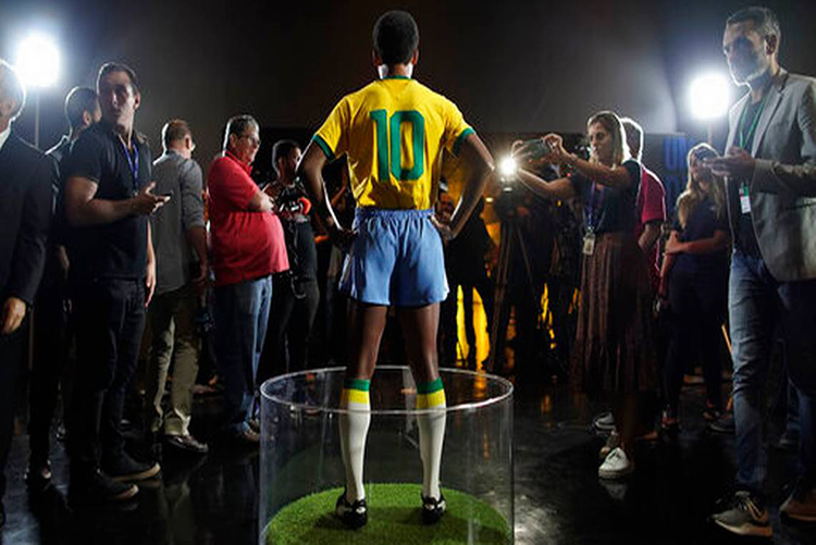 Pelé se ausentó en develación de una de sus estatuas