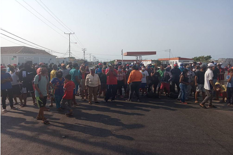Fotos| ¡Queremos gasolina!, claman pescadores de Punta Cardón